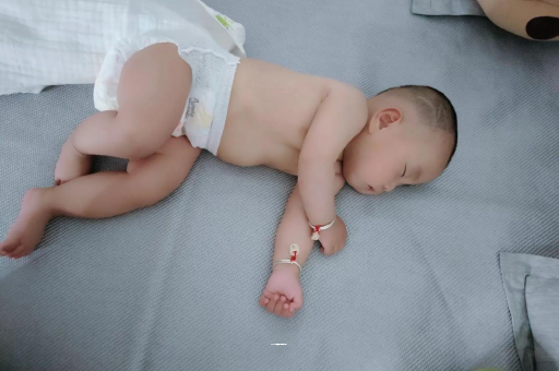 贵港宝宝积食发烧怎么处理